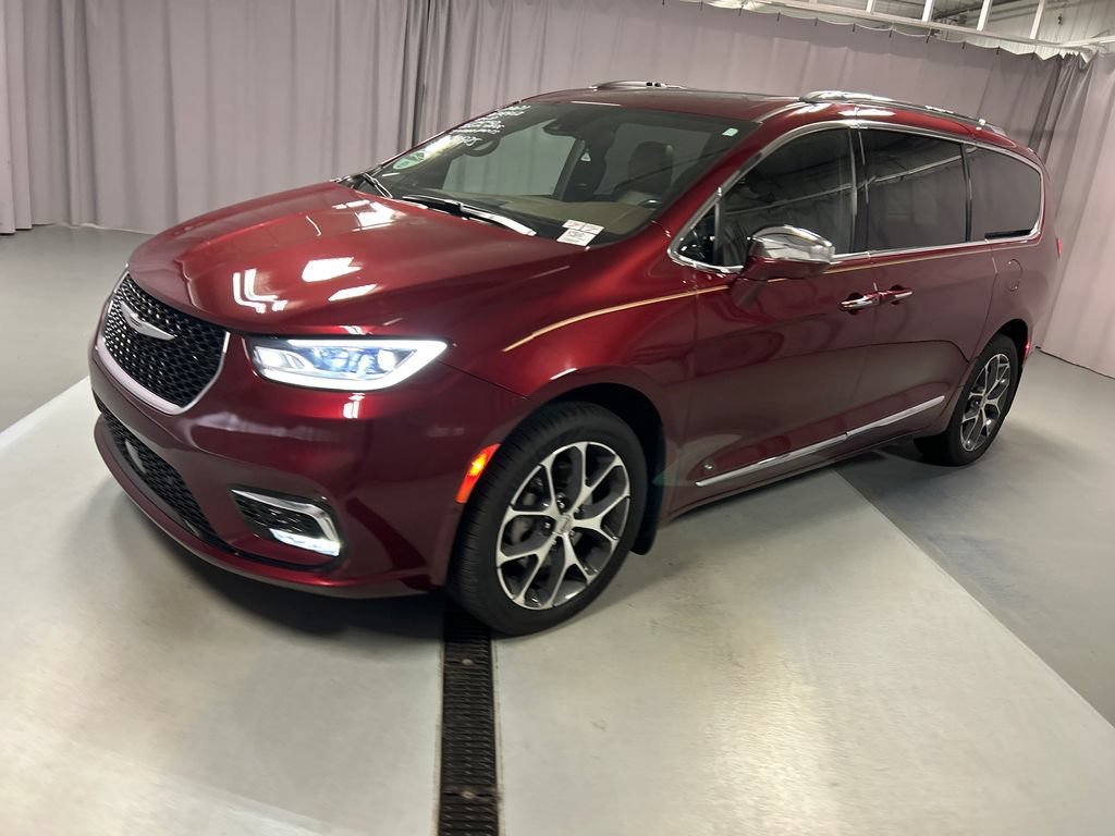 Used 2021 Chrysler Pacifica Limited w/ Premium & Safety Sphere Group AWD/4WD image 3