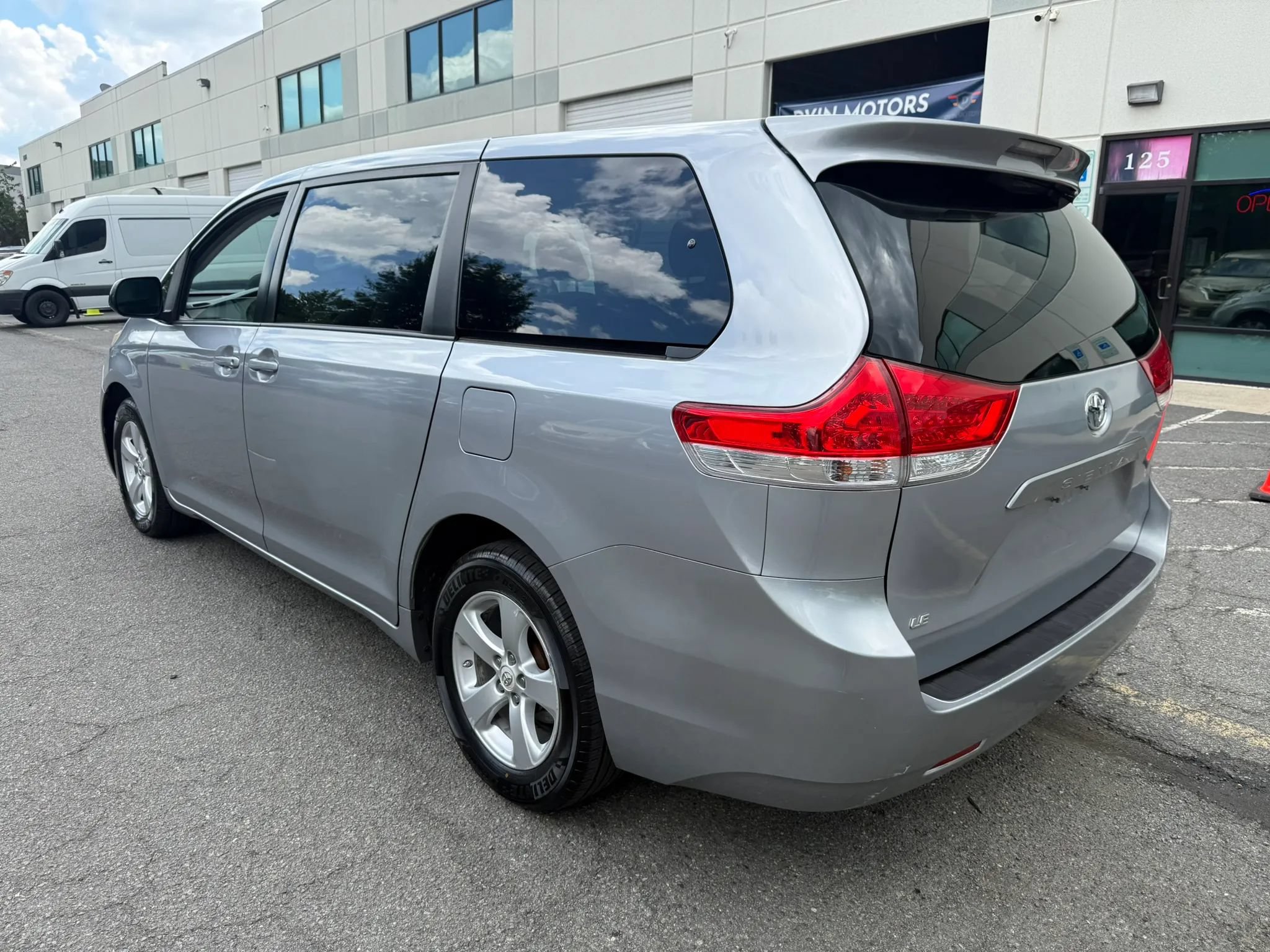 Used 2012 Toyota Sienna LE FWD image 9