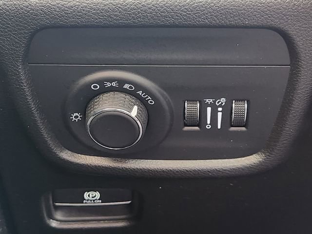 Certified 2025 Jeep Grand Cherokee Laredo w/ Luxury Tech Group I RWD image 20
