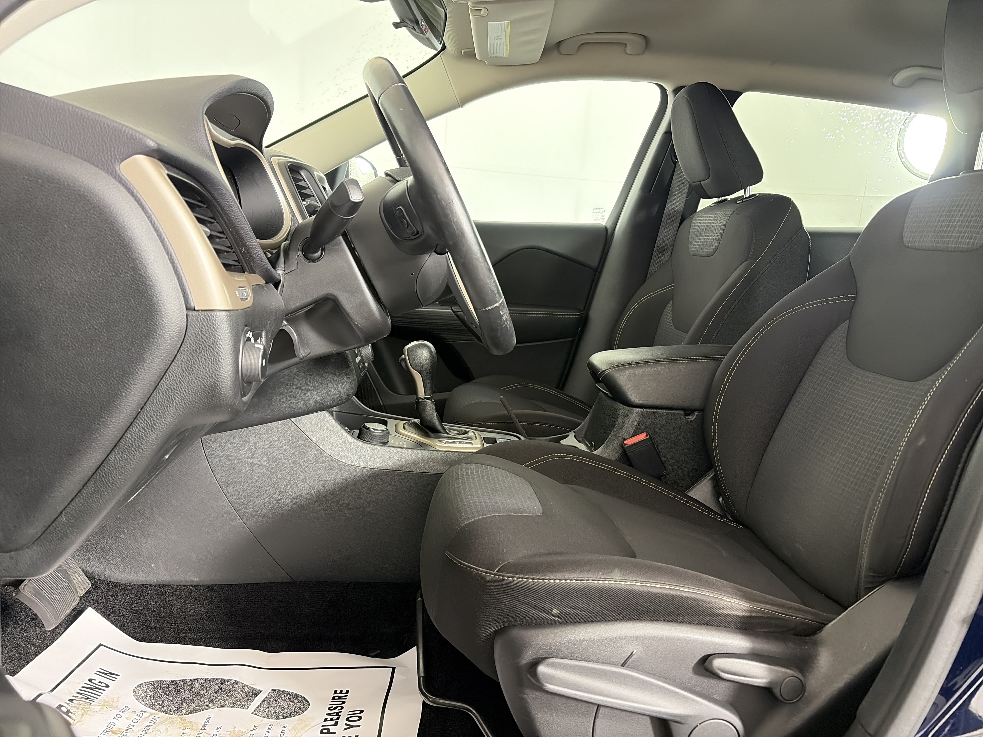 Used 2015 Jeep Cherokee Latitude w/ Cold Weather Group AWD/4WD image 6