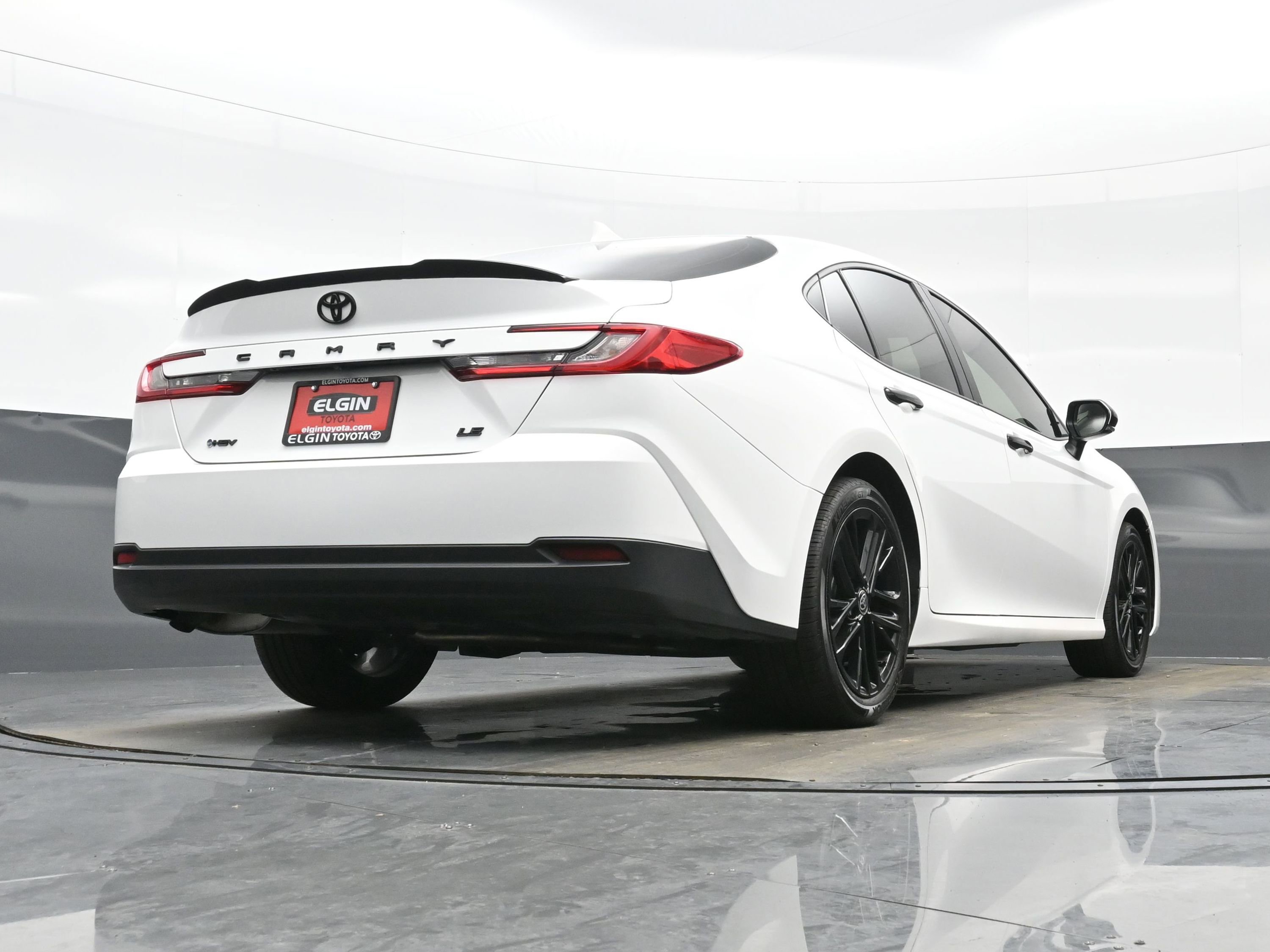 Used 2025 Toyota Camry LE w/ Convenience Package image 31