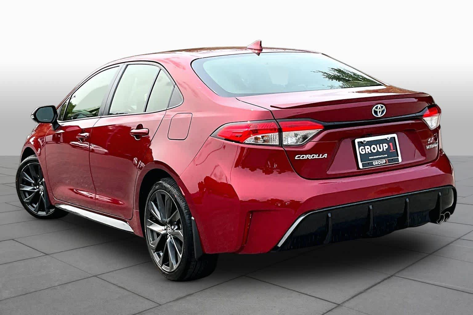 Used 2024 Toyota Corolla SE w/ SE Package FWD image 12