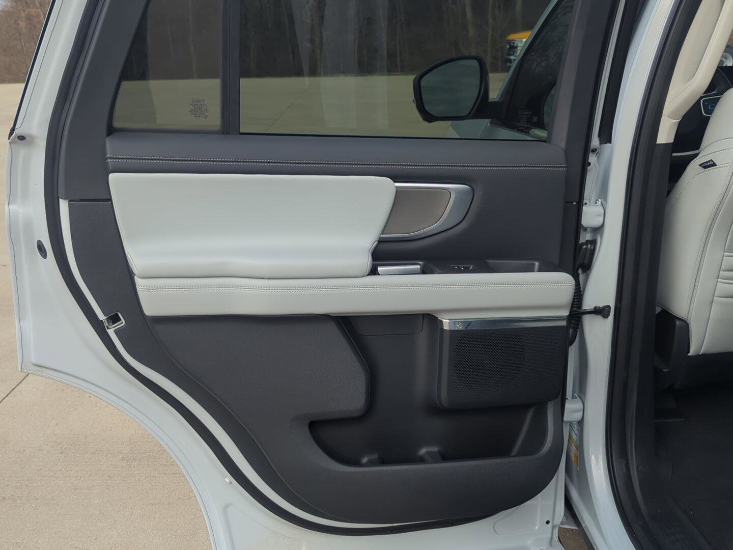 Used 2025 Ford Expedition Platinum image 24