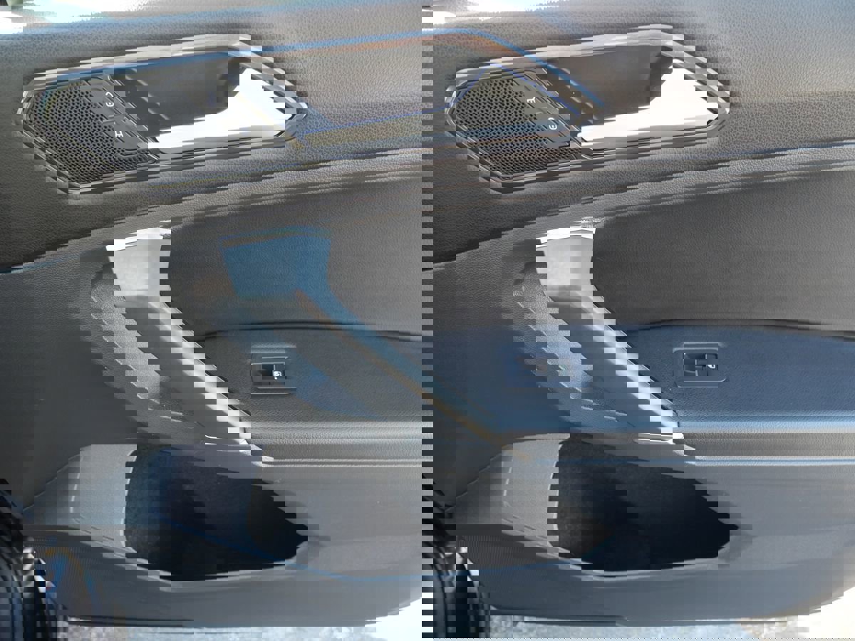 Used 2018 Volkswagen Tiguan SEL image 19