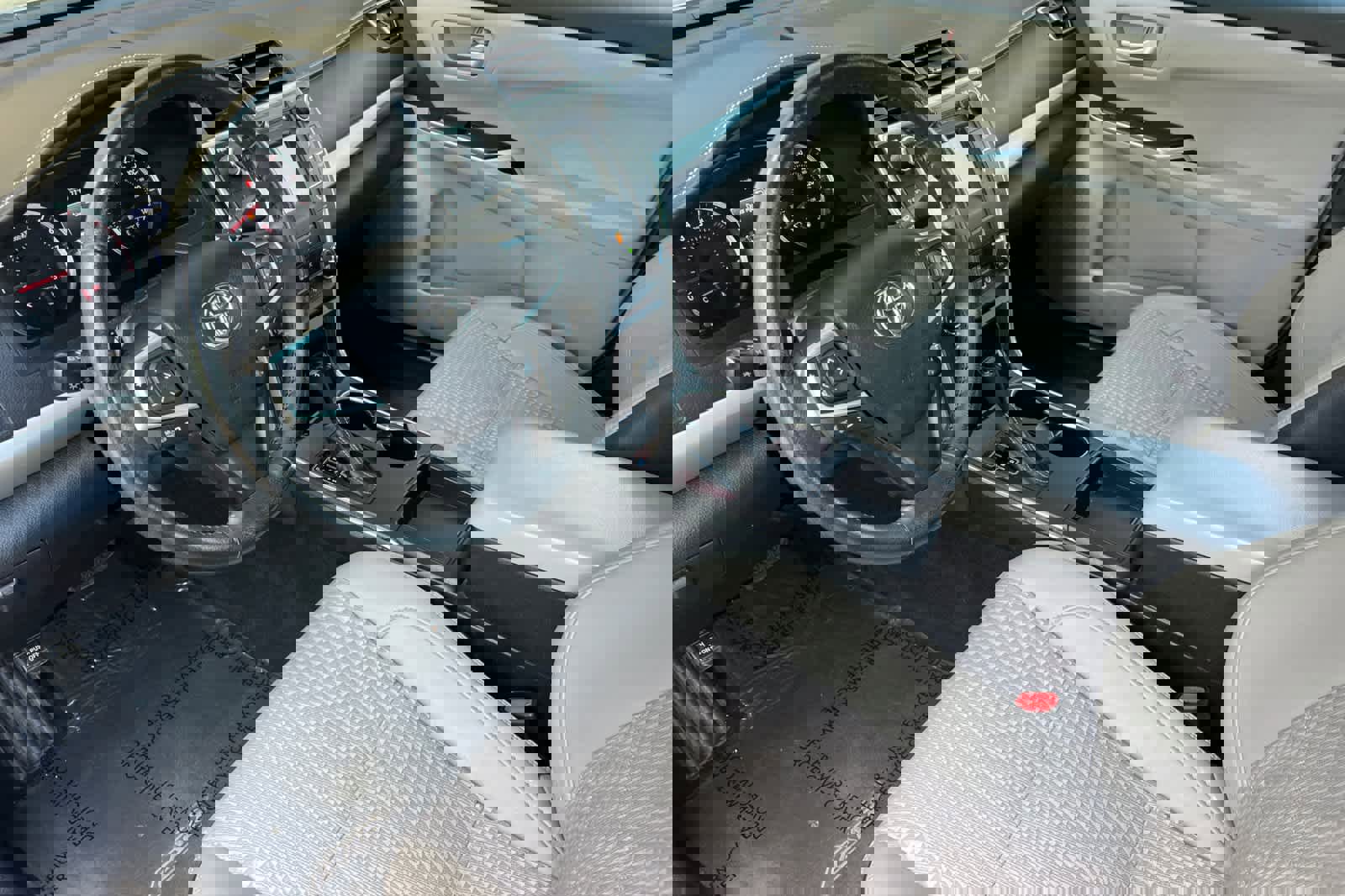 Used 2015 Toyota Camry SE w/ Moonroof Package image 11