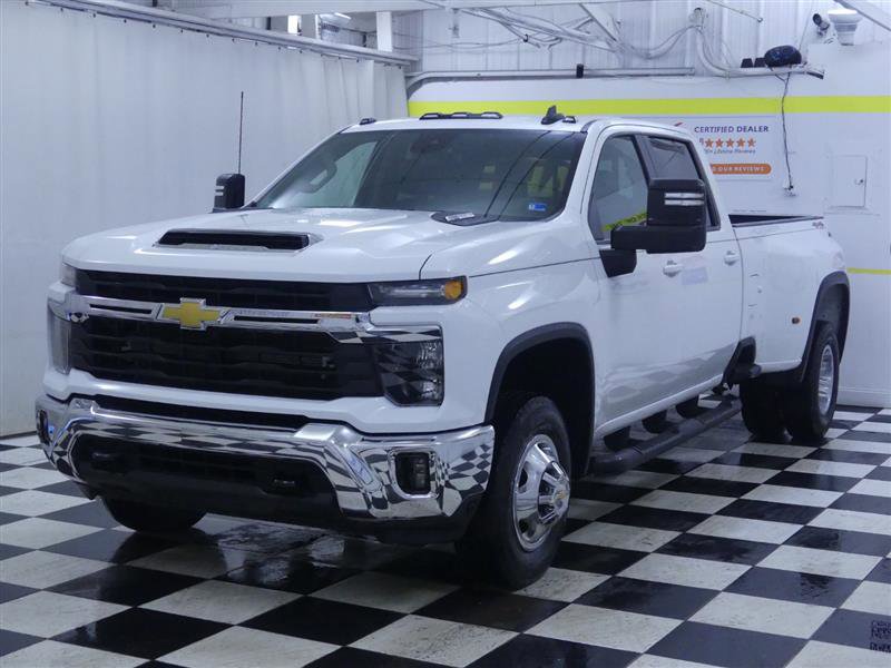 Used 2025 Chevrolet Silverado 3500 LT image 4