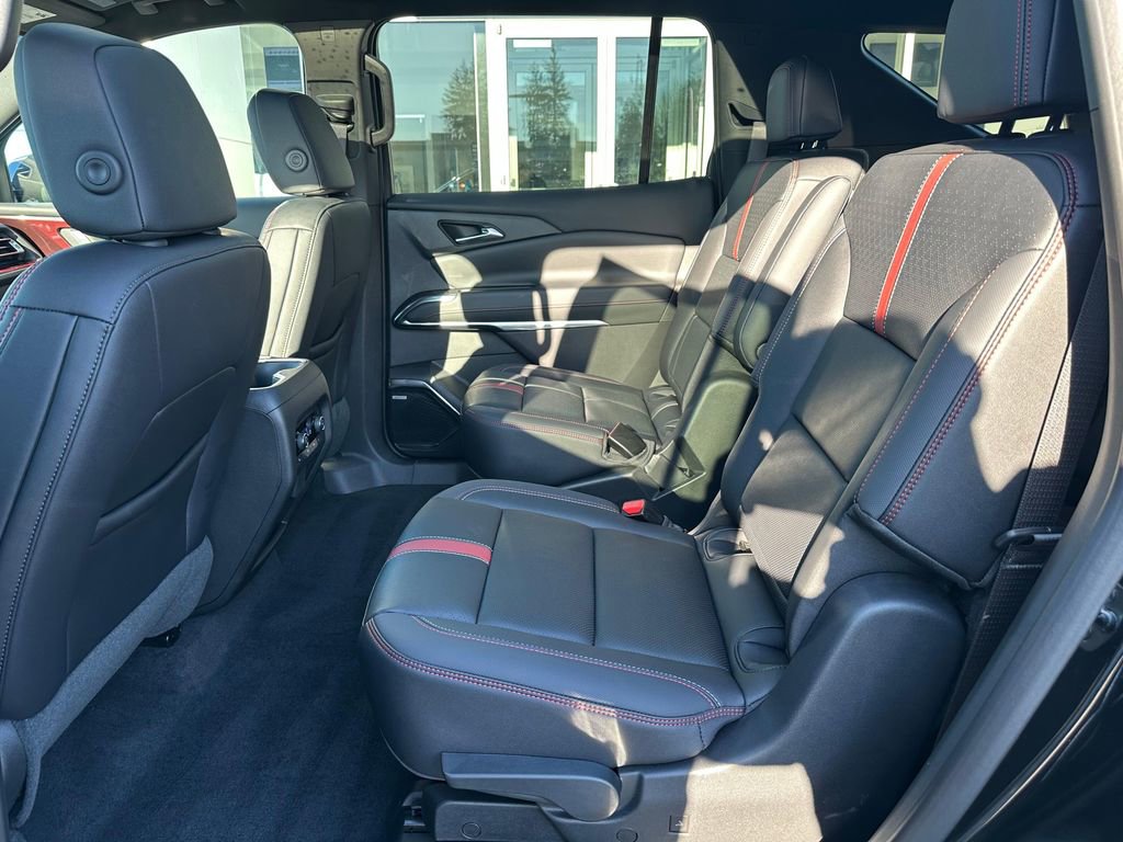 Used 2025 Chevrolet Traverse RS image 15