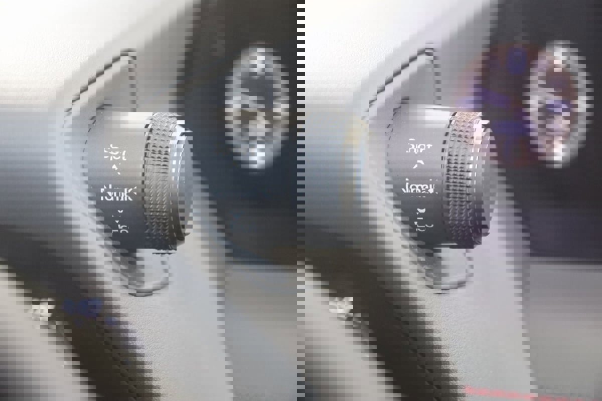 Used 2020 Lexus UX 250h F Sport w/ F Sport Luxury Package image 30