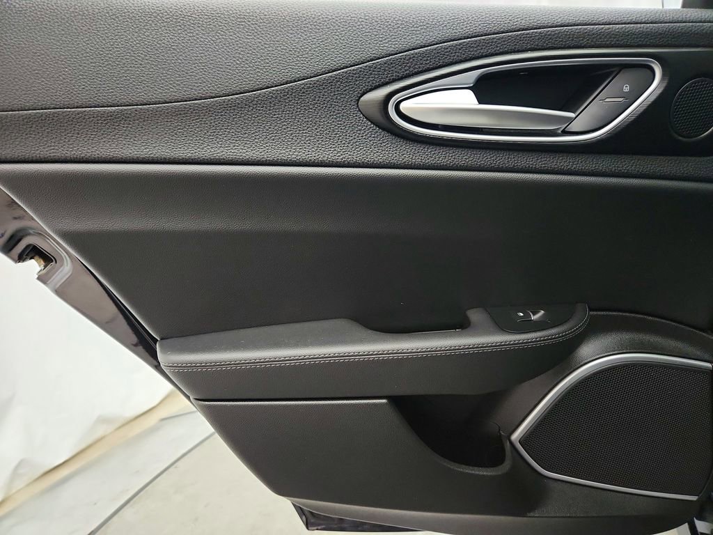 Used 2018 Alfa Romeo Giulia AWD image 25