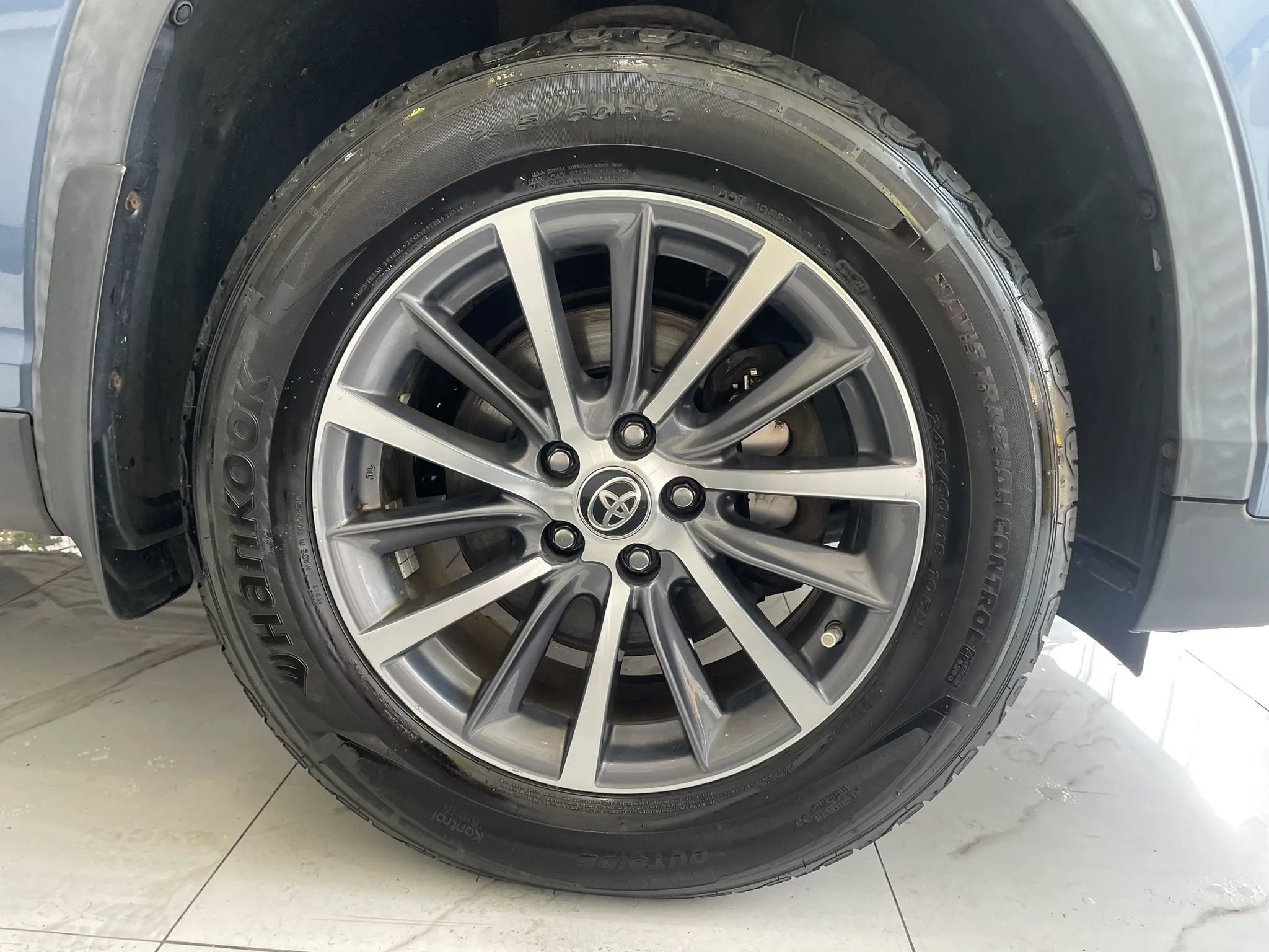 Used 2019 Toyota Highlander XLE AWD/4WD image 27