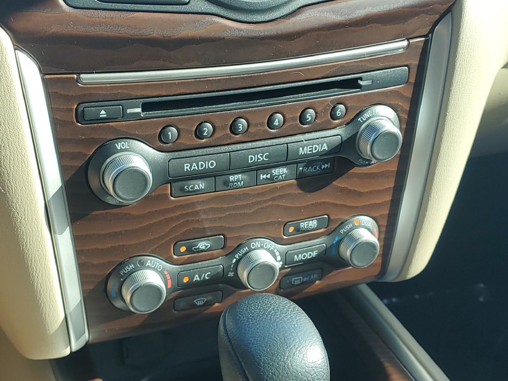 Used 2017 Nissan Pathfinder Platinum FWD image 40