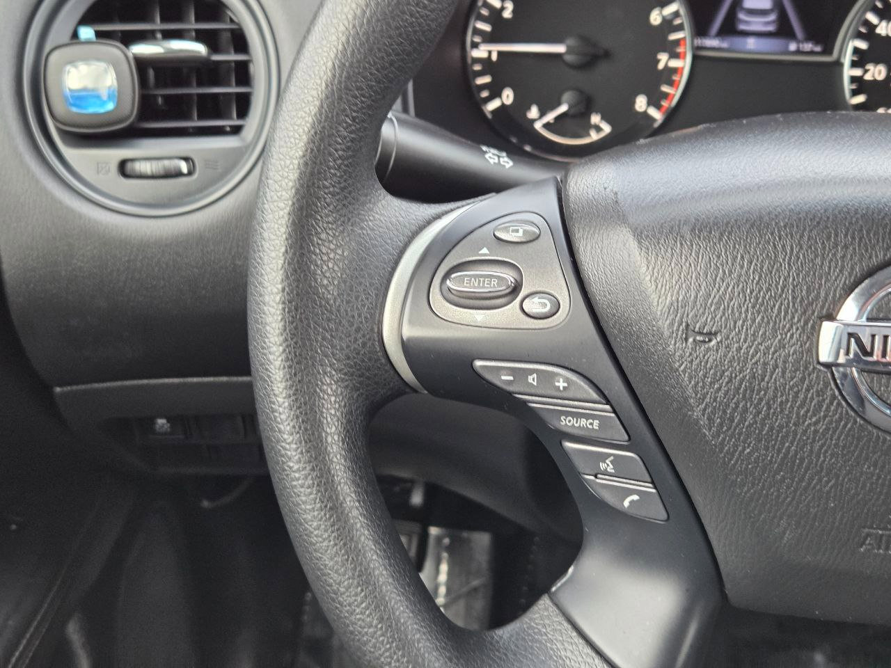 Used 2019 Nissan Pathfinder S image 25