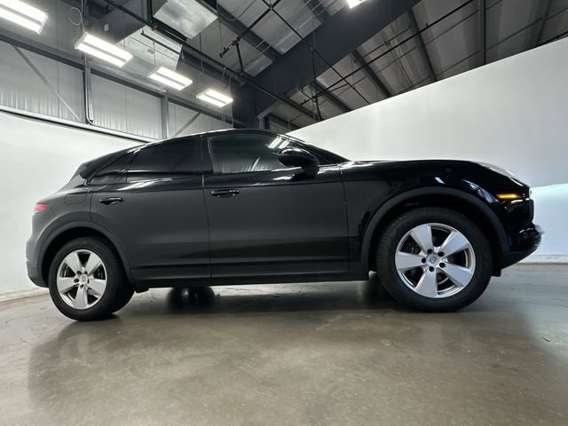 Used 2019 Porsche Cayenne Base image 3