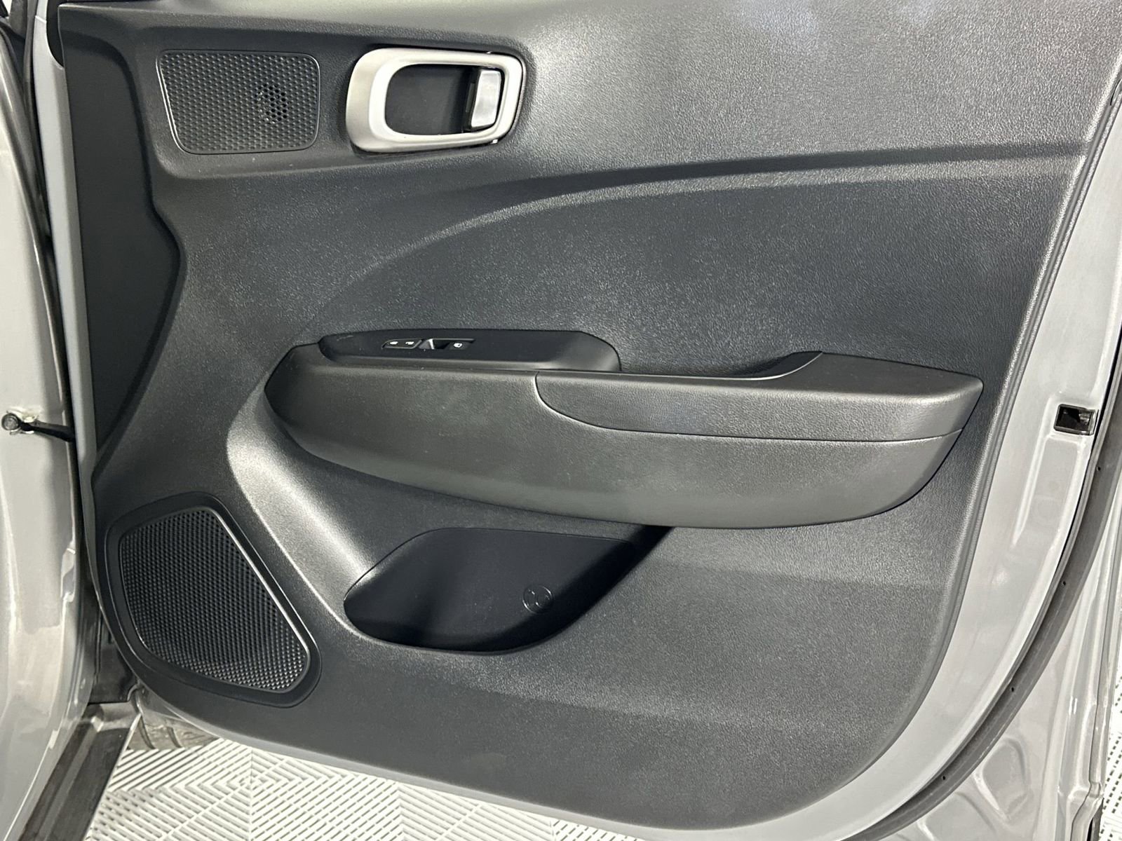 Used 2021 Hyundai Venue SEL w/ Cargo Package image 30