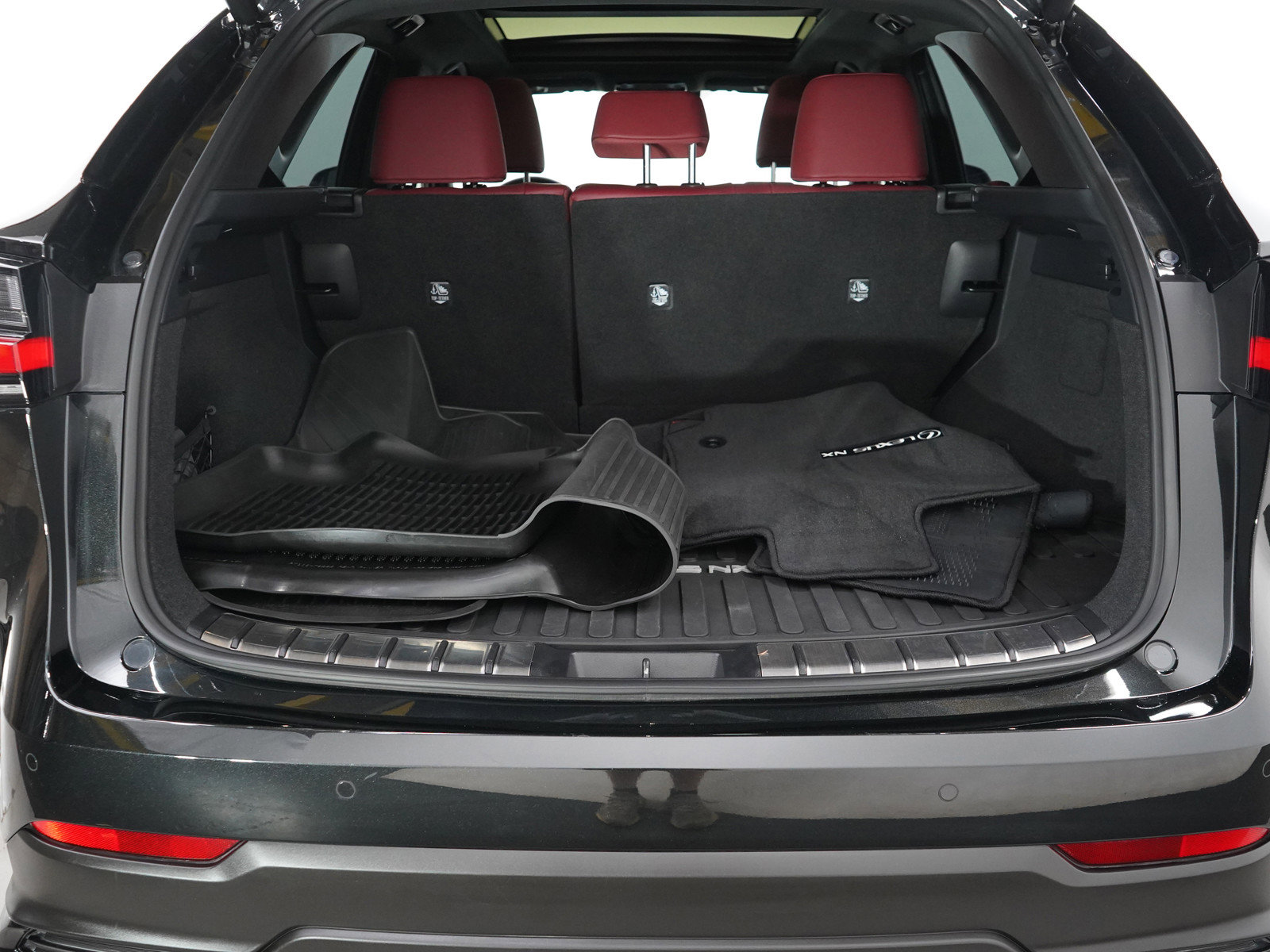 Used 2025 Lexus NX 450h+ AWD w/ Luxury Package image 16