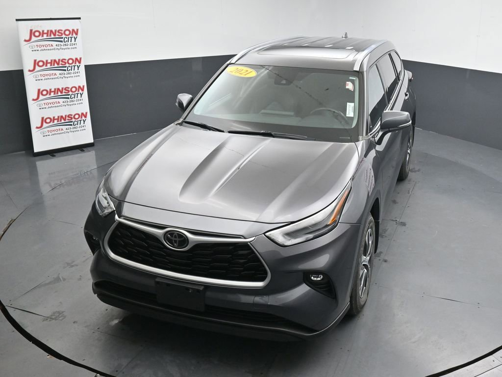 Used 2021 Toyota Highlander XLE AWD/4WD image 29