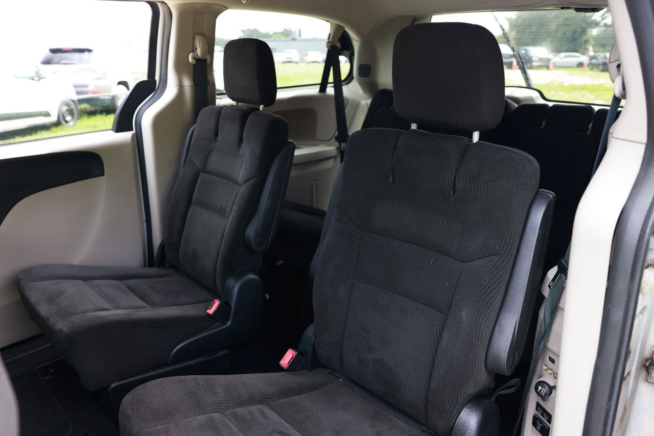 Used 2016 Dodge Grand Caravan SXT w/ Rear Park Assist Package FWD image 8