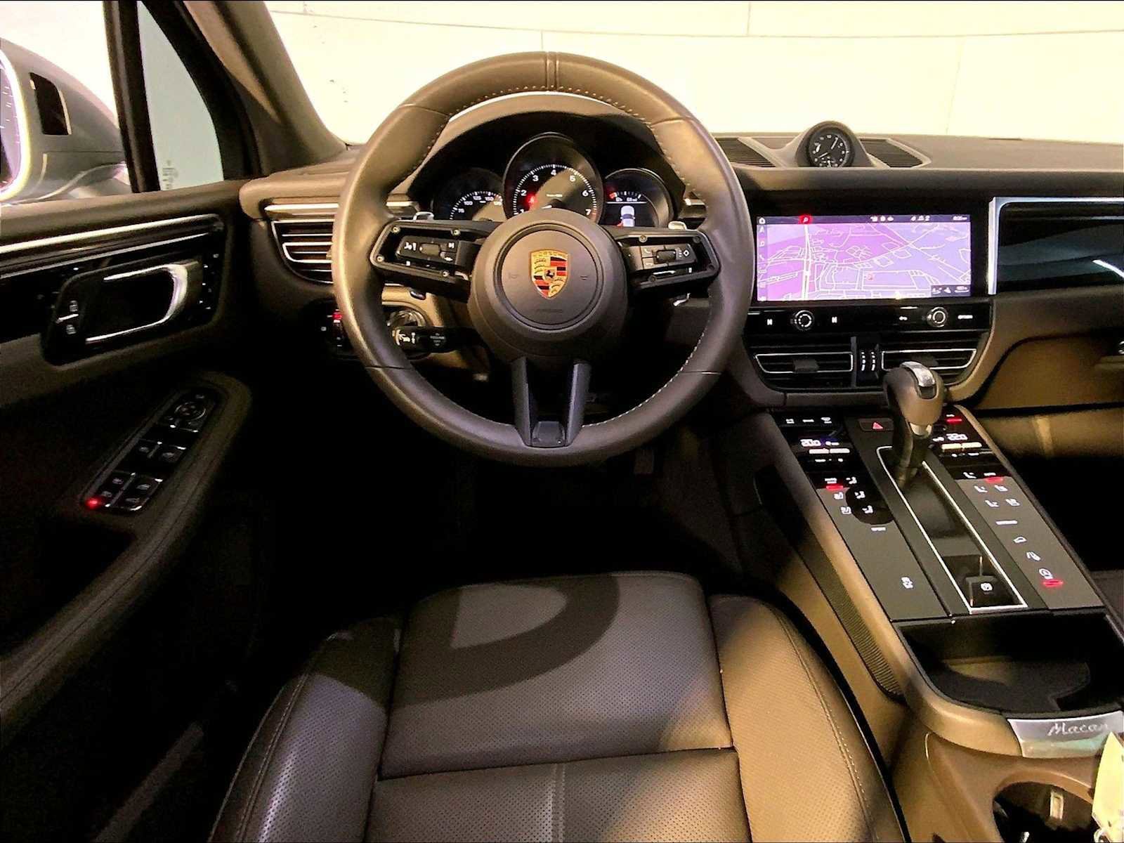 Certified 2023 Porsche Macan image 13