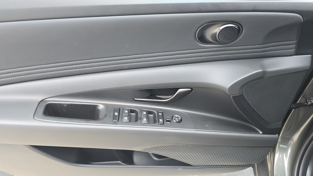 New 2026 Hyundai Elantra Sport FWD image 16