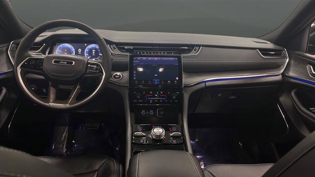 Used 2024 Jeep Grand Cherokee Overland image 11