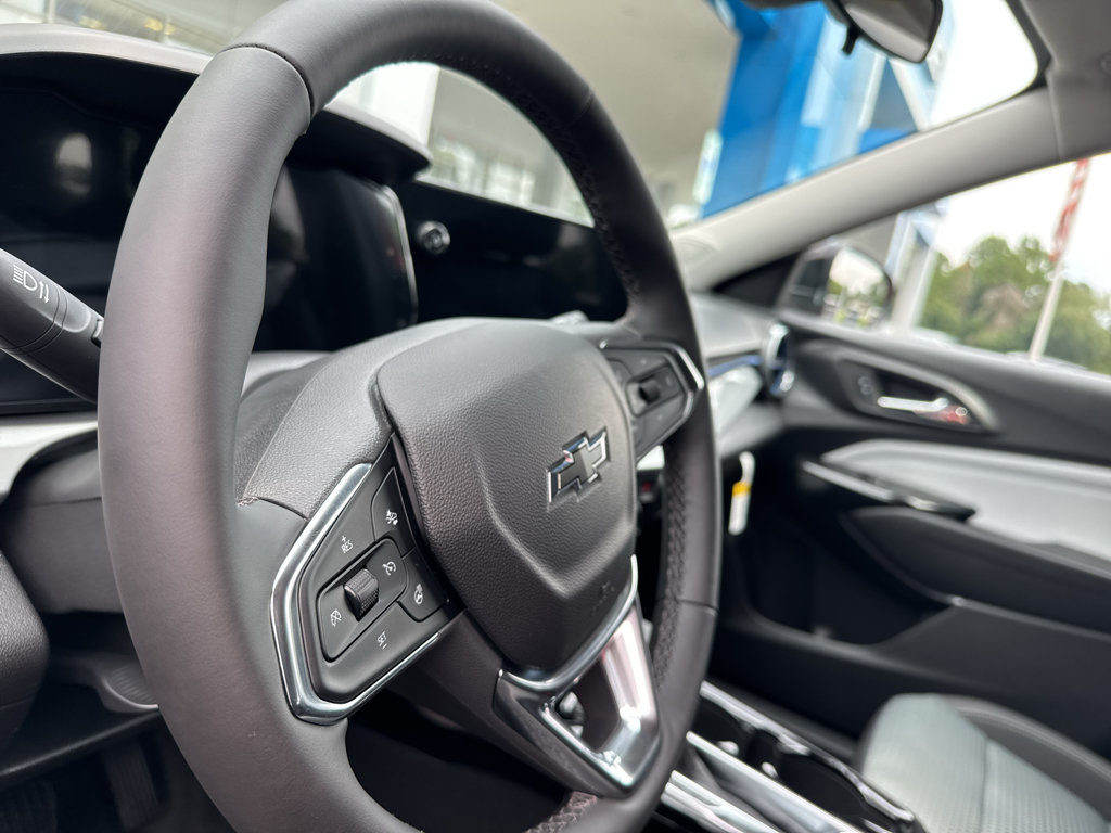 New 2026 Chevrolet Trax LT w/ Midnight Edition FWD image 9