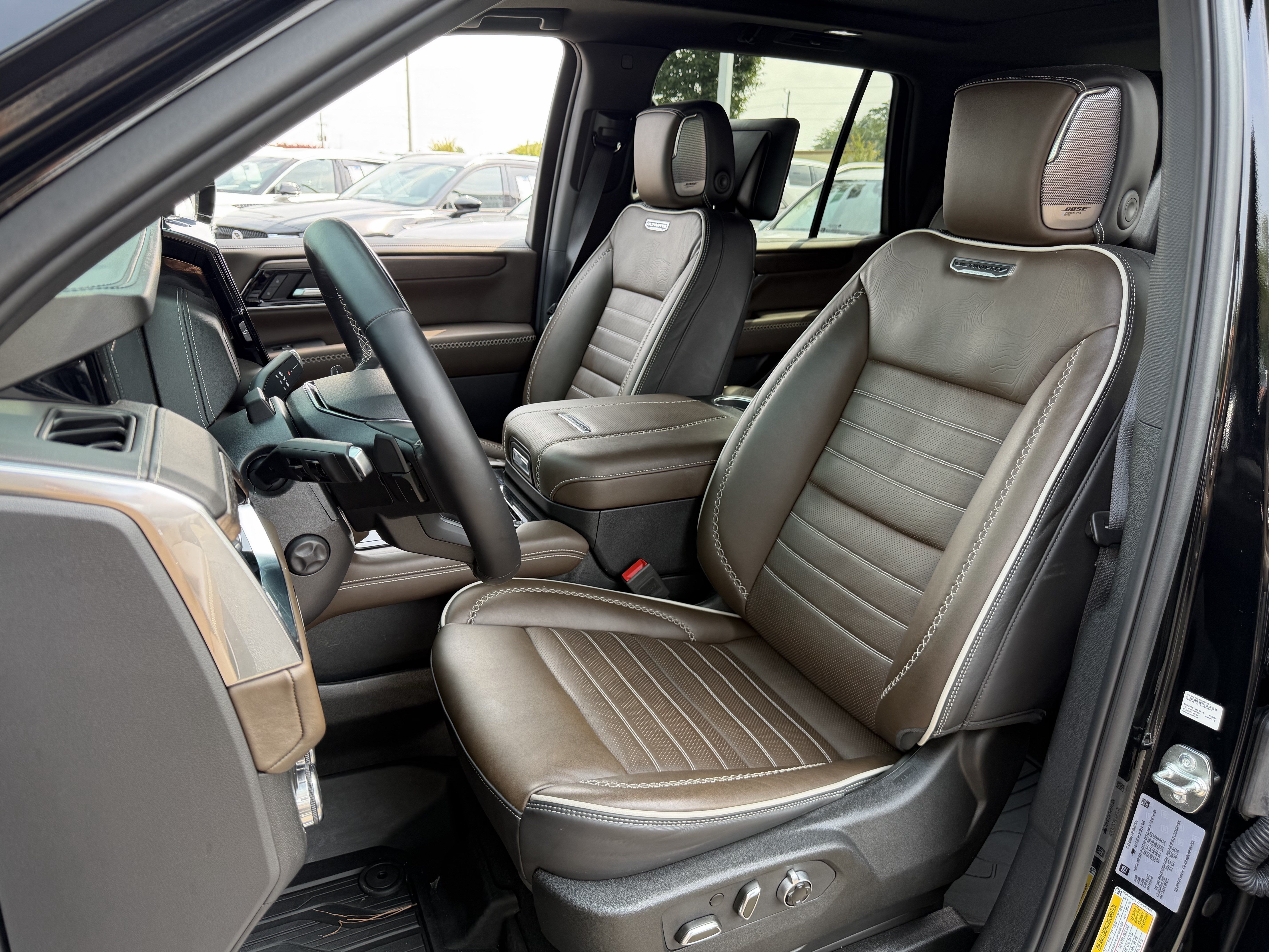 Used 2025 GMC Yukon Denali Ultimate AWD/4WD image 16