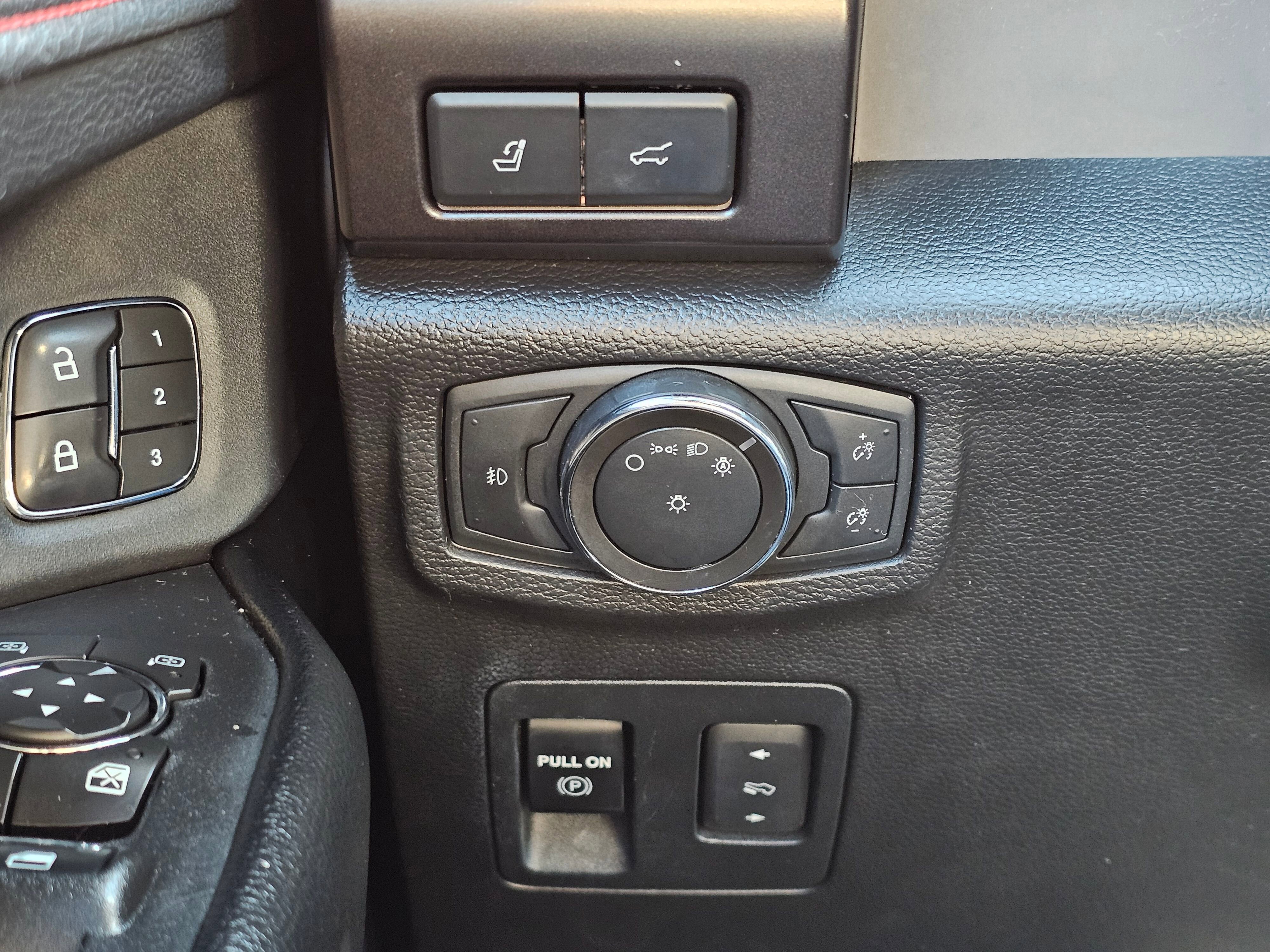 Used 2021 Ford Expedition Limited image 33