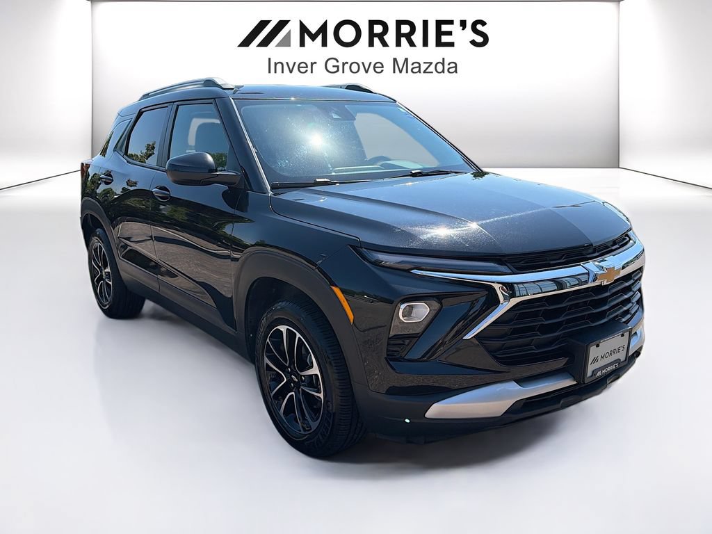 Used 2025 Chevrolet TrailBlazer LT AWD/4WD image 3