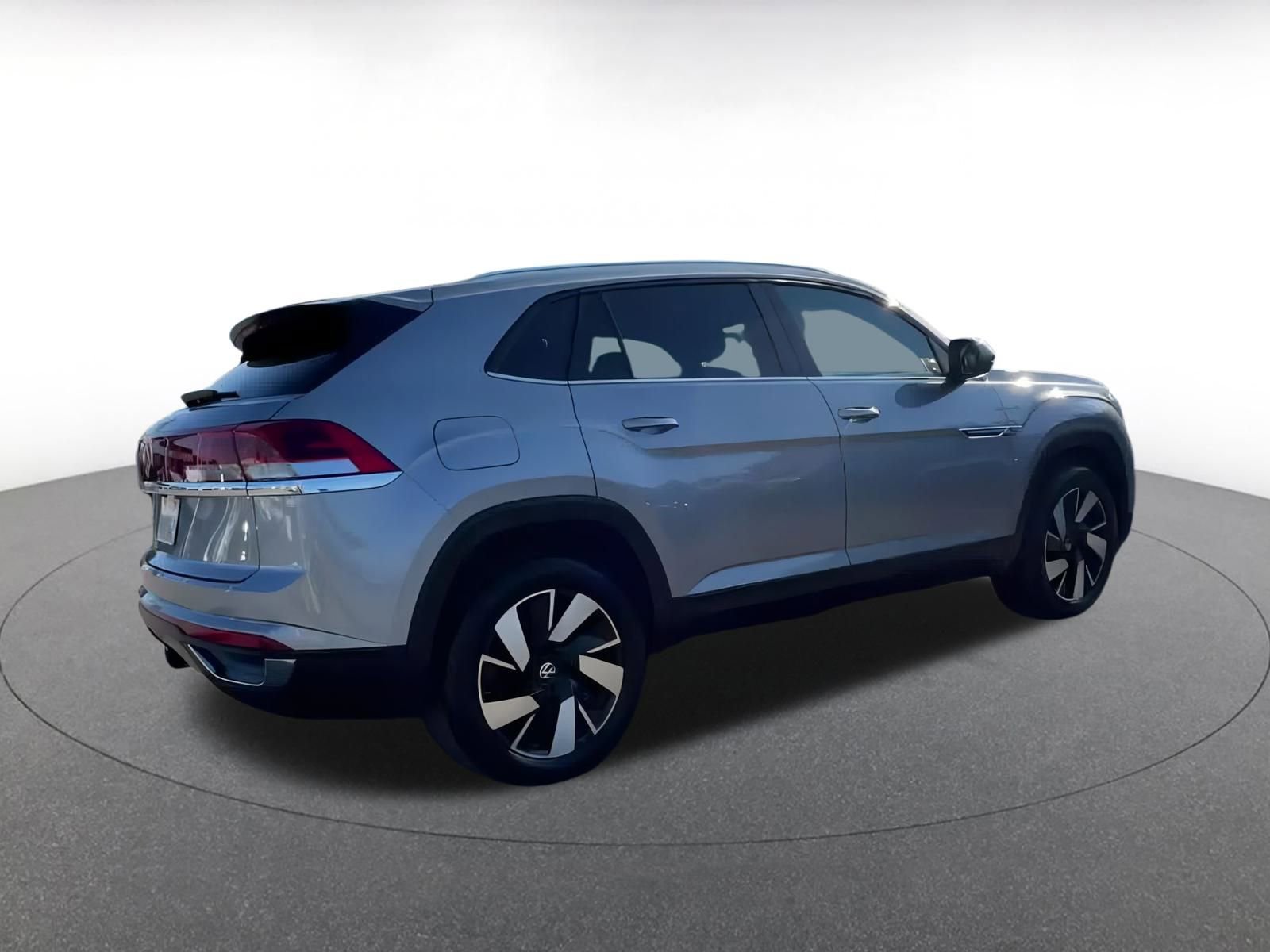 Used 2025 Volkswagen Atlas Cross Sport SE image 14