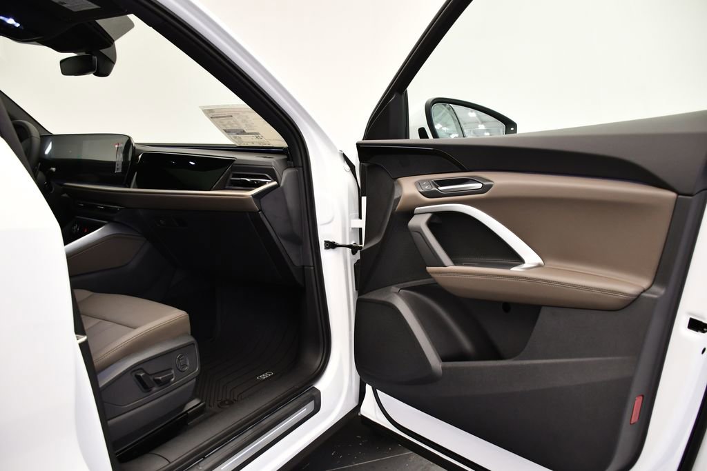 Used 2025 Audi Q5 Premium w/ Convenience Package image 44