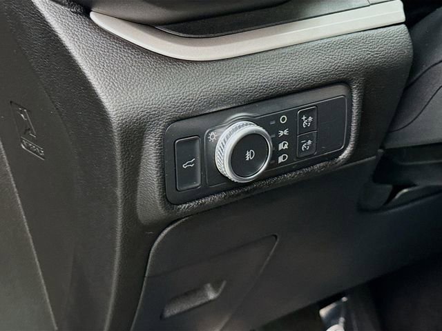 Used 2022 Ford Explorer XLT w/ Equipment Group 202A image 10