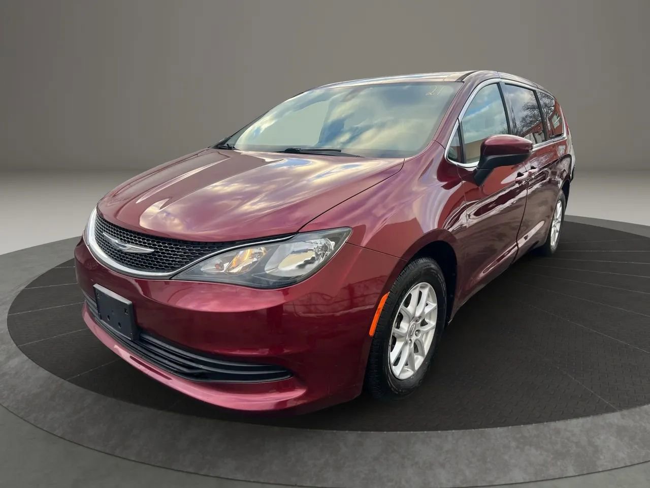 Used 2017 Chrysler Pacifica LX image 1