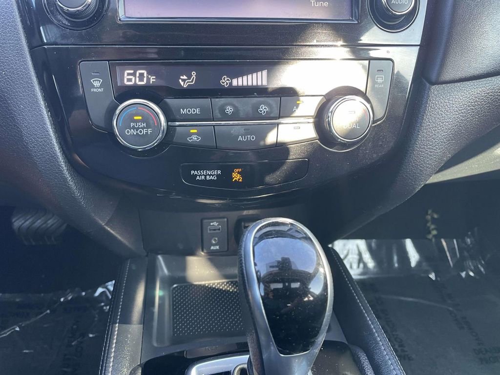 Used 2017 Nissan Rogue SL w/ SL Premium Package image 42
