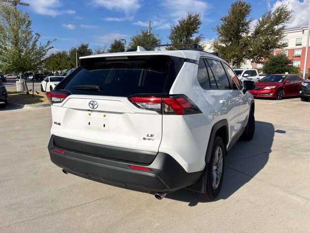 Used 2025 Toyota RAV4 LE AWD/4WD image 4