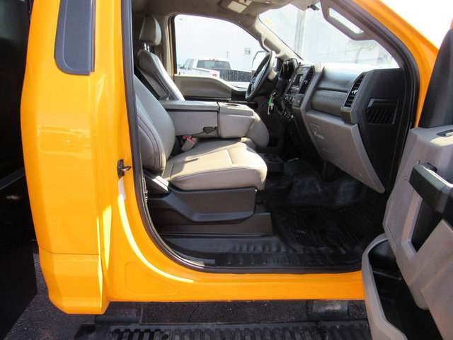 Used 2017 Ford F550 2WD Regular Cab Super Duty image 13
