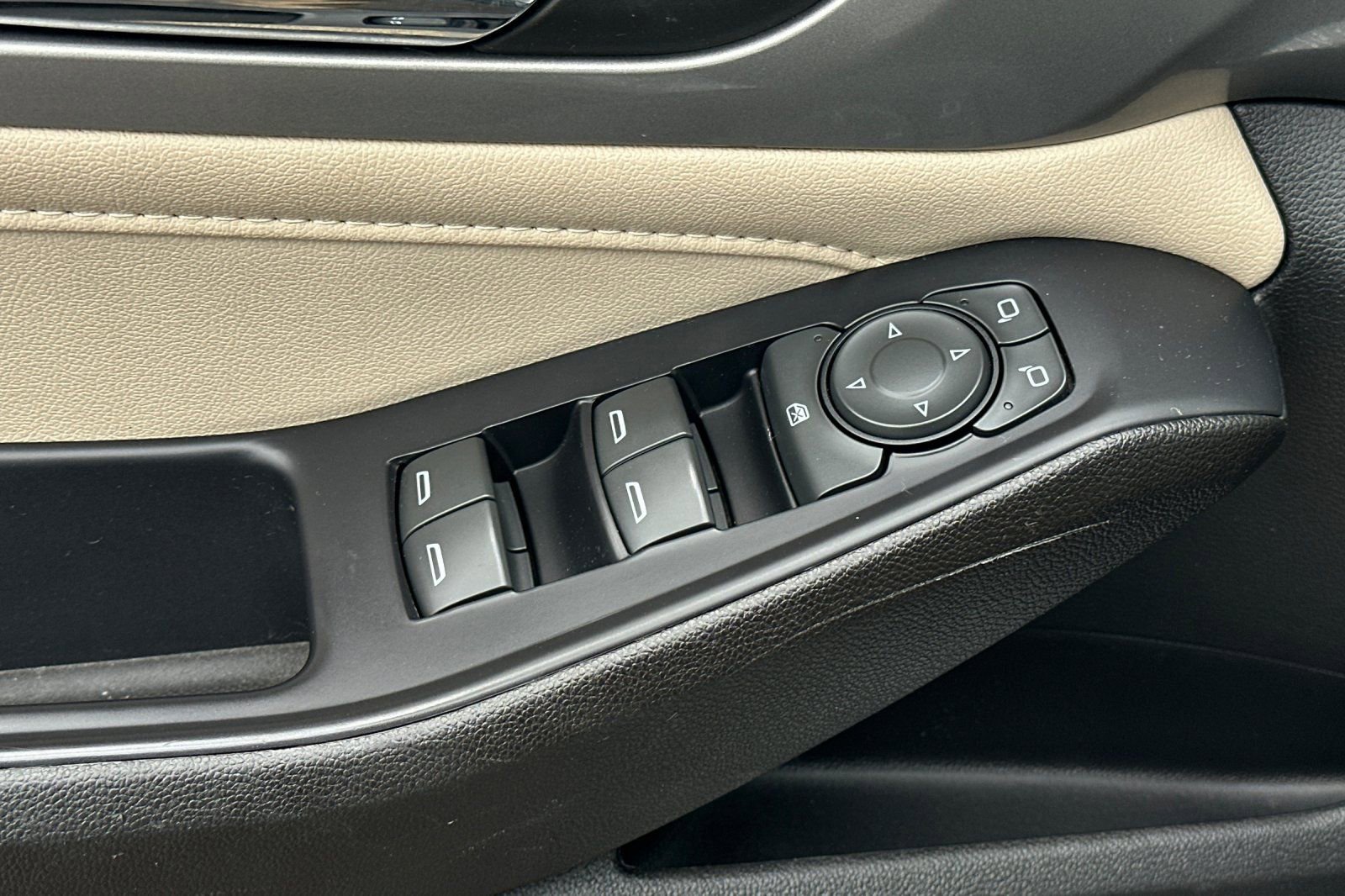 Used 2022 Chevrolet Traverse LS FWD image 12
