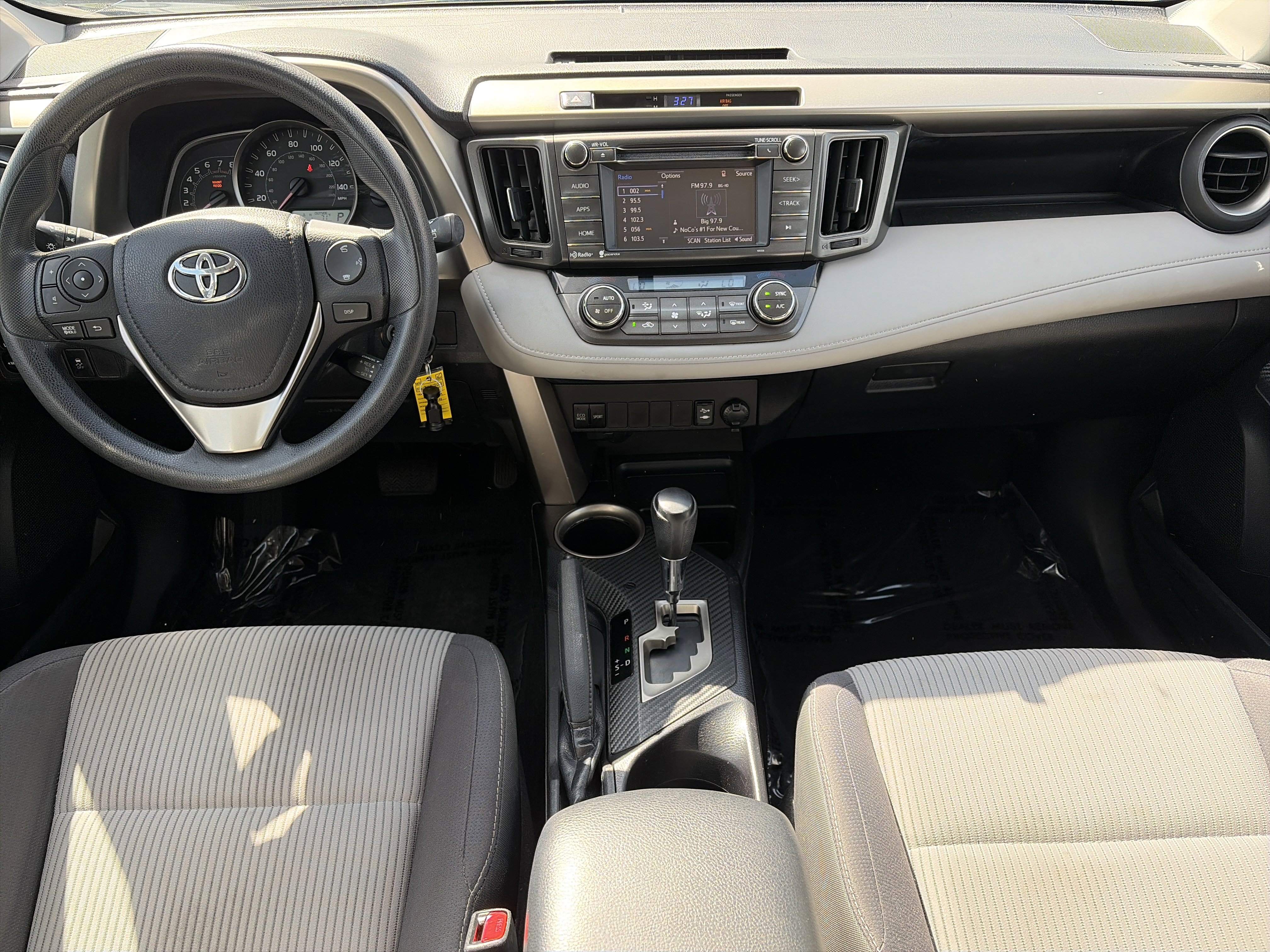 Used 2015 Toyota RAV4 XLE AWD/4WD image 16