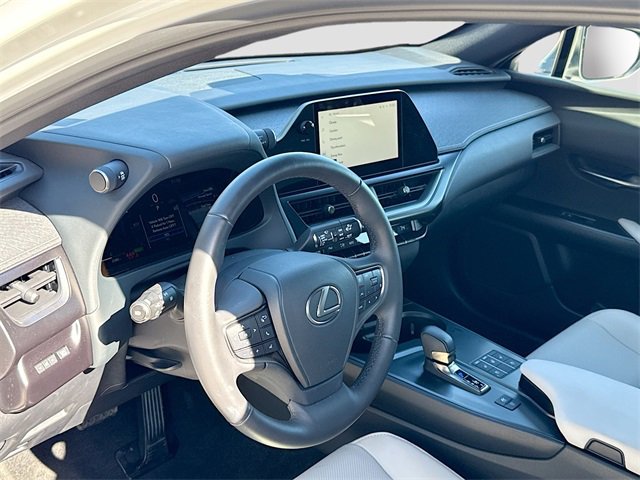 Used 2025 Lexus UX 300h FWD image 26