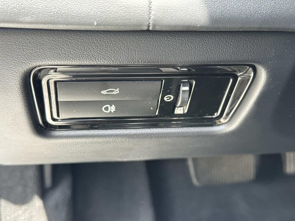 Used 2015 Jaguar XJ L Portfolio RWD image 21