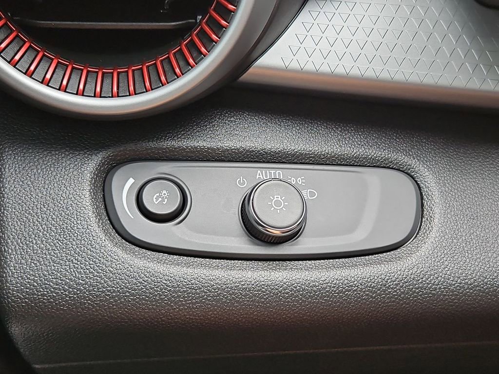 Certified 2025 Chevrolet Trax RS w/ Sunroof Package image 17