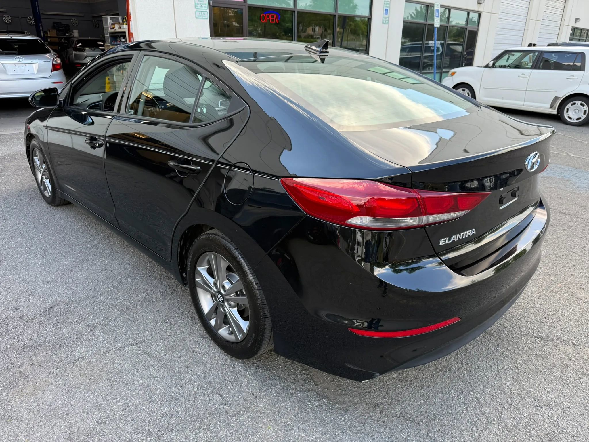 Used 2018 Hyundai Elantra Value Edition FWD image 13