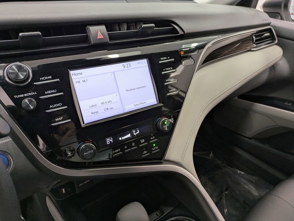 Used 2019 Toyota Camry LE FWD image 11