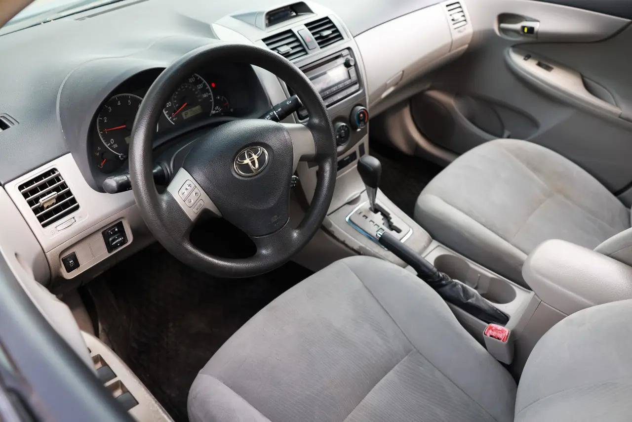 Used 2012 Toyota Corolla LE FWD image 4