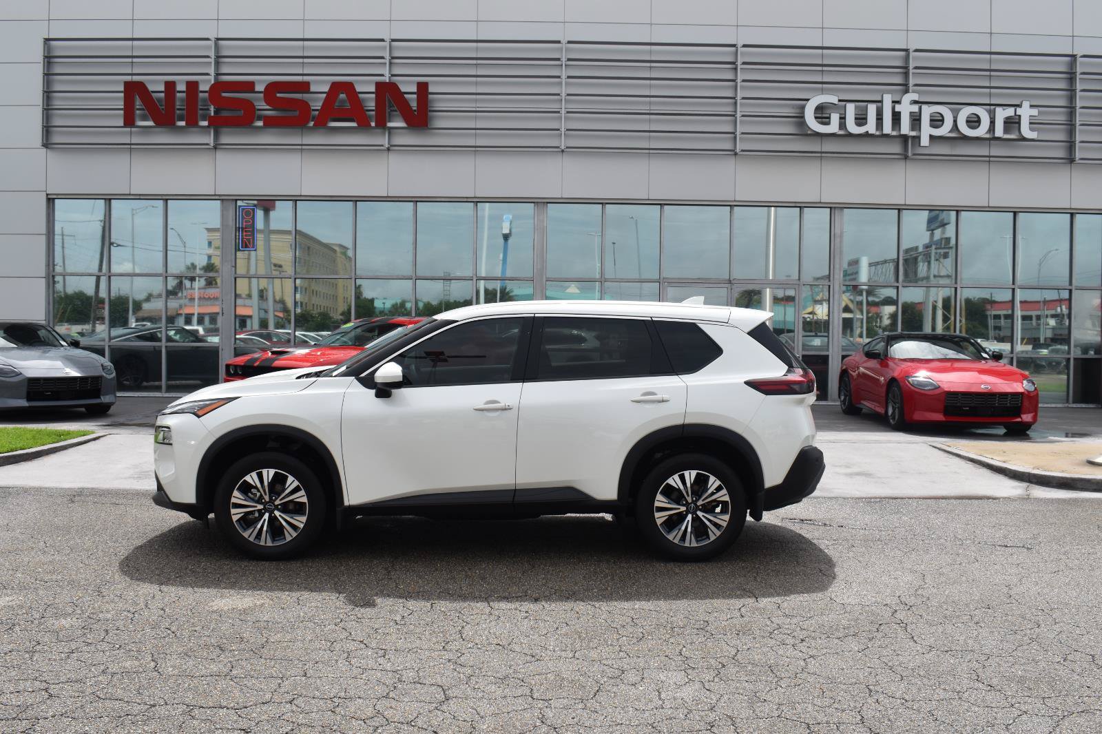 Used 2023 Nissan Rogue SV FWD image 3