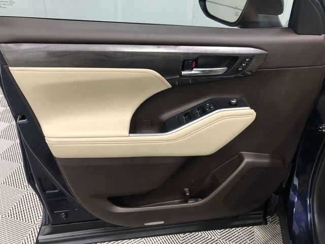 Used 2022 Toyota Highlander Limited image 12