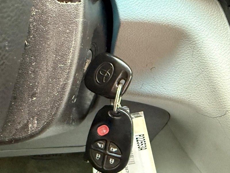 Used 2017 Toyota Sienna LE AWD/4WD image 31