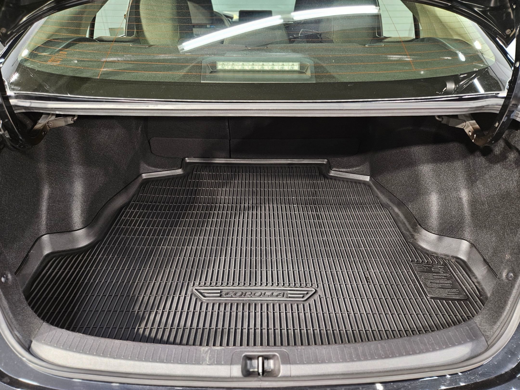 Used 2025 Toyota Corolla LE image 18