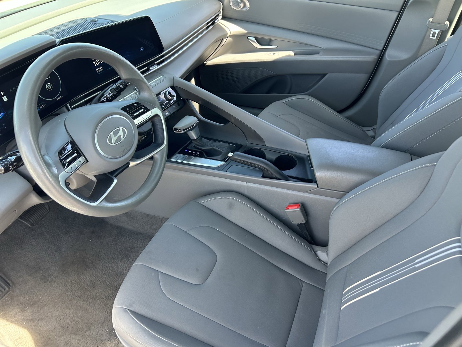 Used 2024 Hyundai Elantra SEL FWD image 25