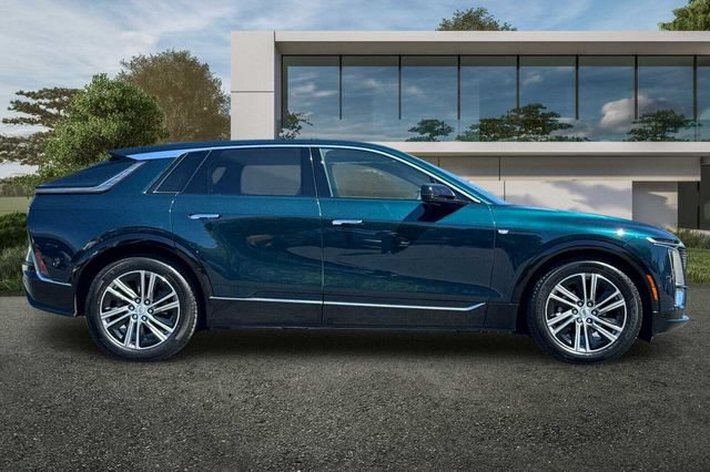 Certified 2024 Cadillac Lyriq Luxury RWD image 3