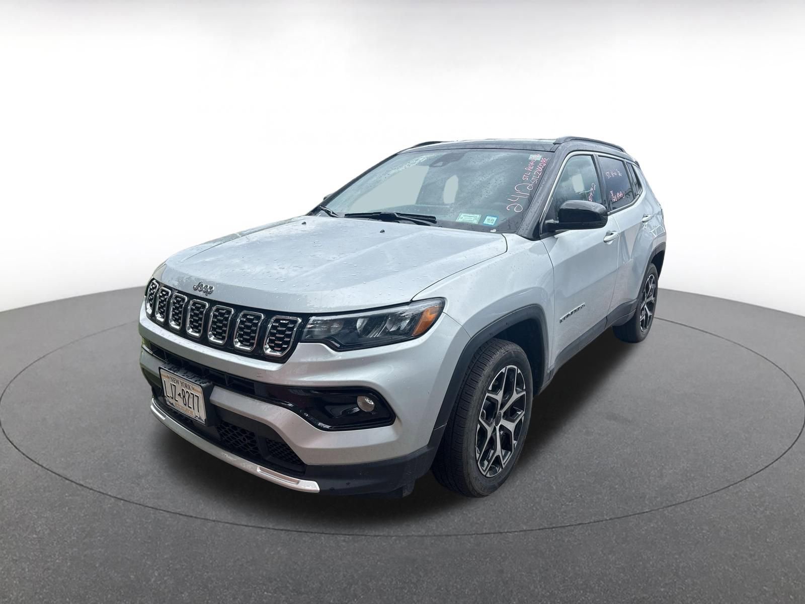 Used 2025 Jeep Compass Limited image 3